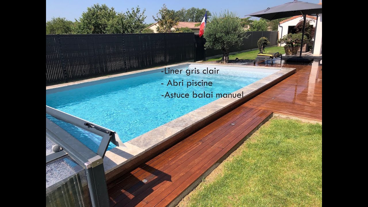 Liner piscine gris clair, abri, astuce balai manuel.
