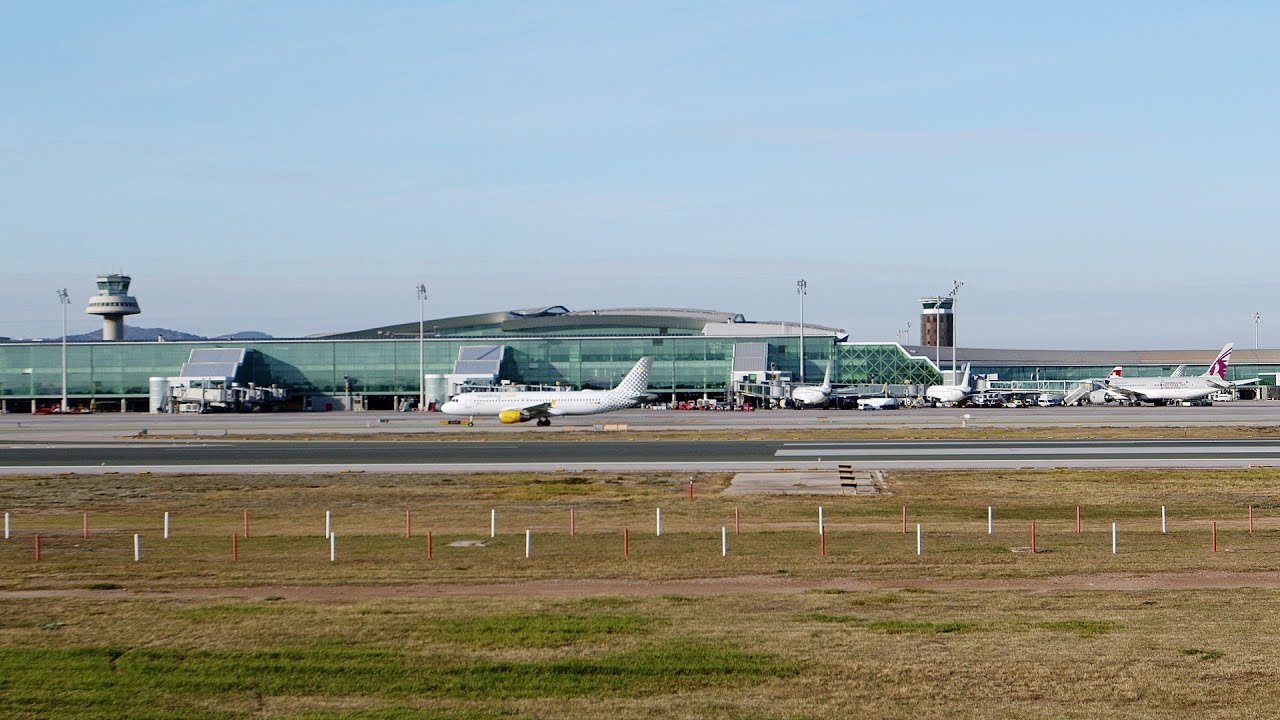 Aena | Imagina por un momento un día sin #aeropuertos, cómo nos cambiaría la vida.
