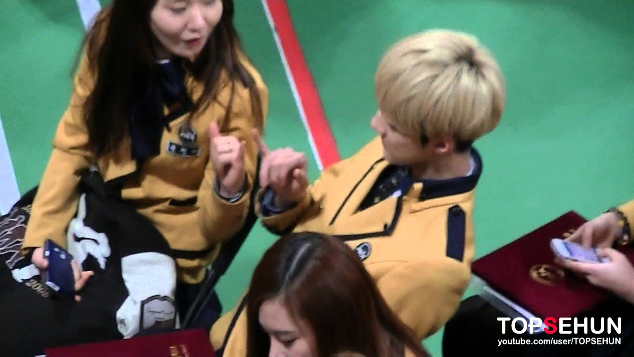 20130207 서울공연예술고 졸업식 - SEHUN is popular king