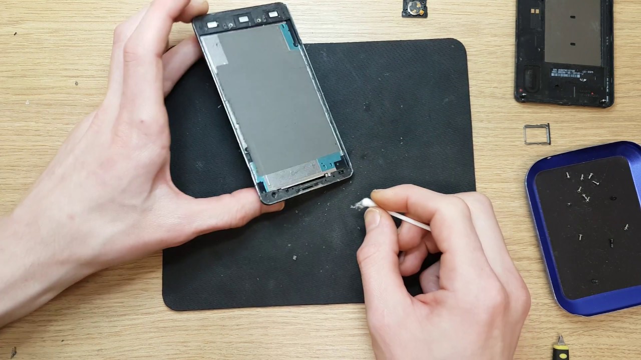 LG Optimus G E975  how to disassemble the phone and prepare to replace the screen Part 2 of 2