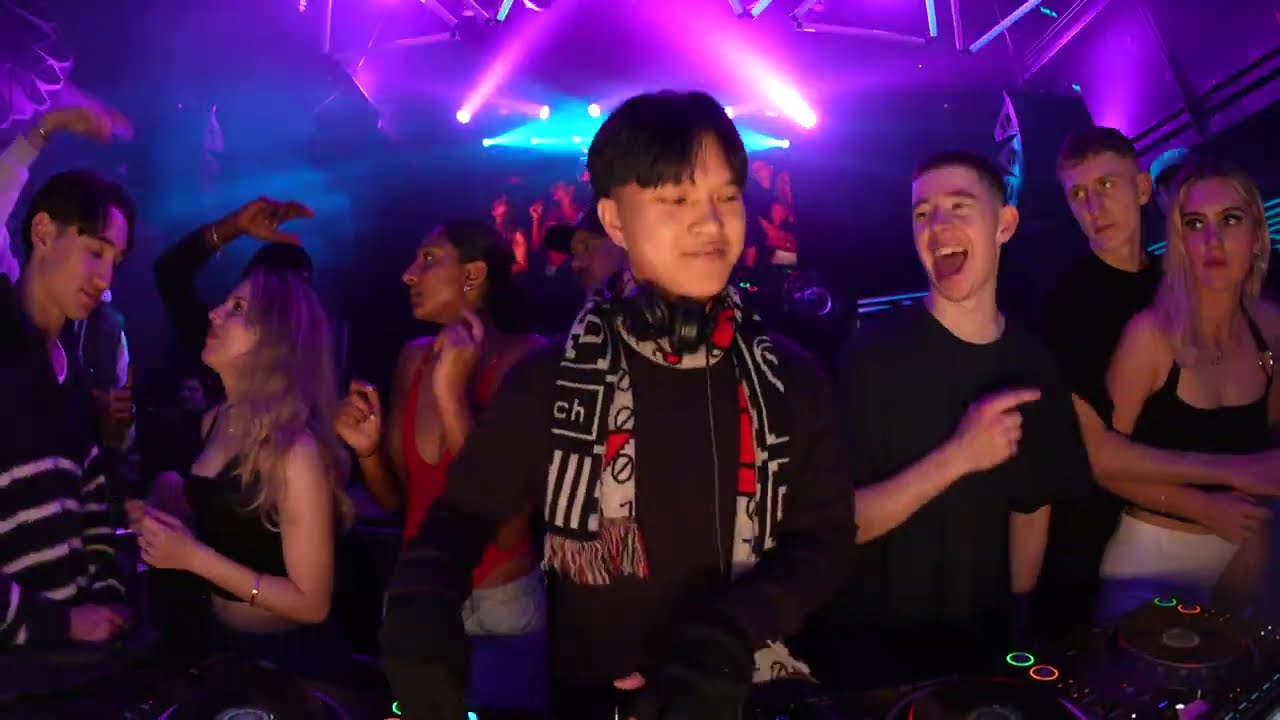 HENRYSWAGGAZ | NO SIGNAL BOiLER RO.OM