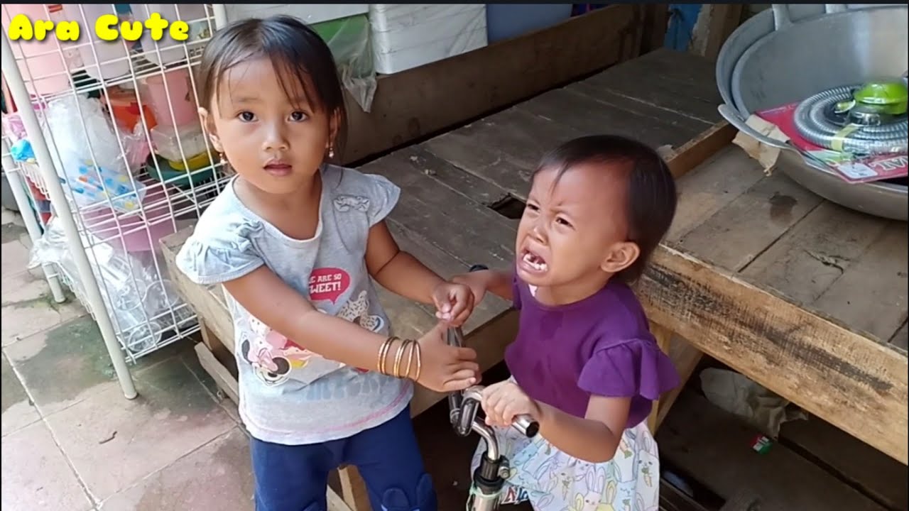 Ara Rebutan Sepeda Sama Neng 🤗 Belajar Berbagi Mainan Bersama Teman