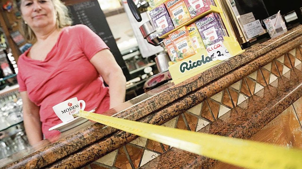 Addio al caffè al banco, il coronavirus impone un metro di distanza