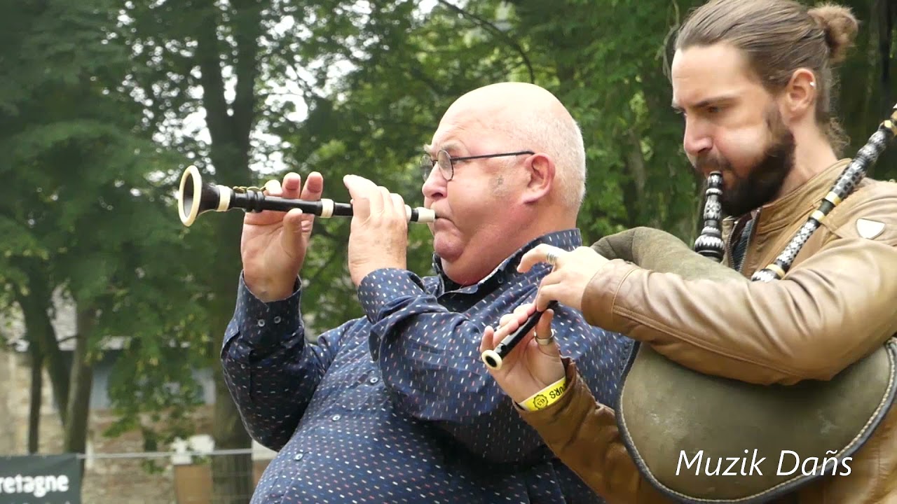 Marche vannetaise : Roland Becker (bombarde) et Alan Le Tenneur (biniou) vice-champions Gourin 2021
