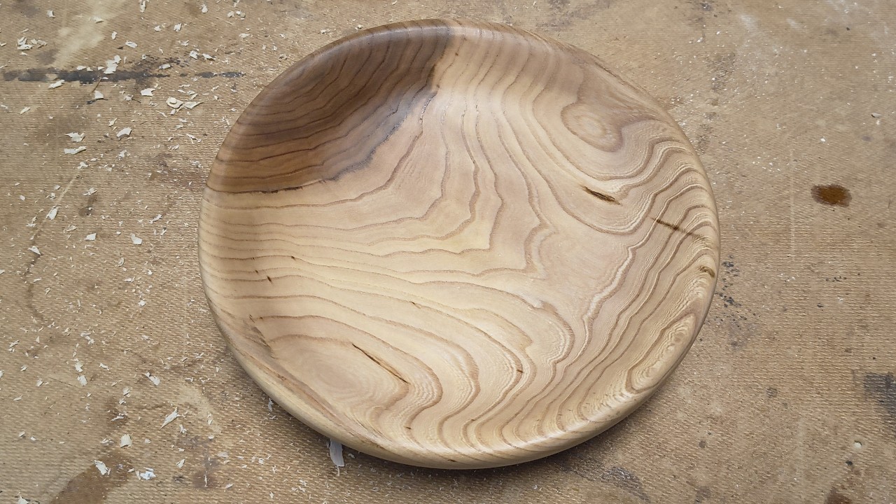 houtbewerking: Plataan schaal draaien (deel 4) / woodwork: turning a Plane wood bowl (part 4)