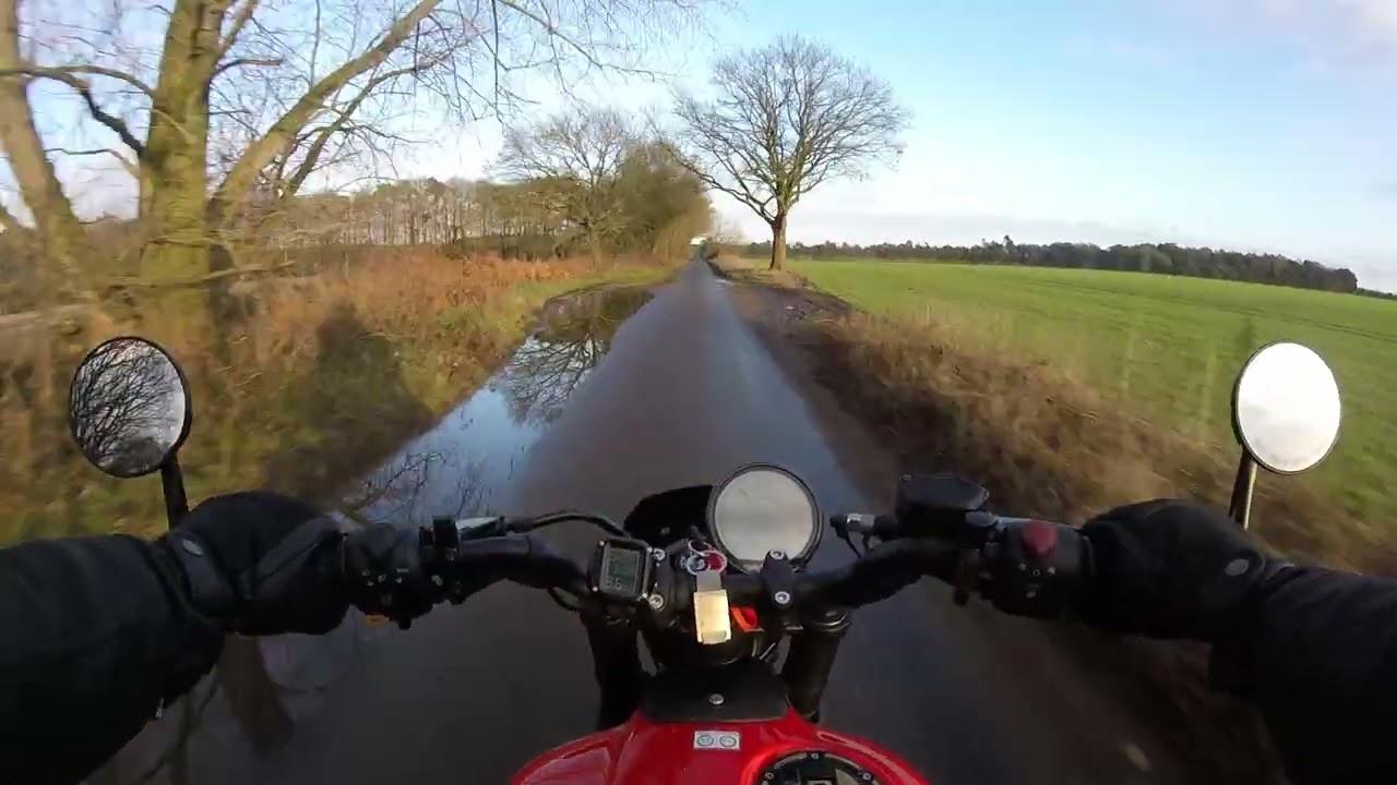 2° brrrr,salty,muddy back roads in Norfolk. Gloria Guerrilla 450.