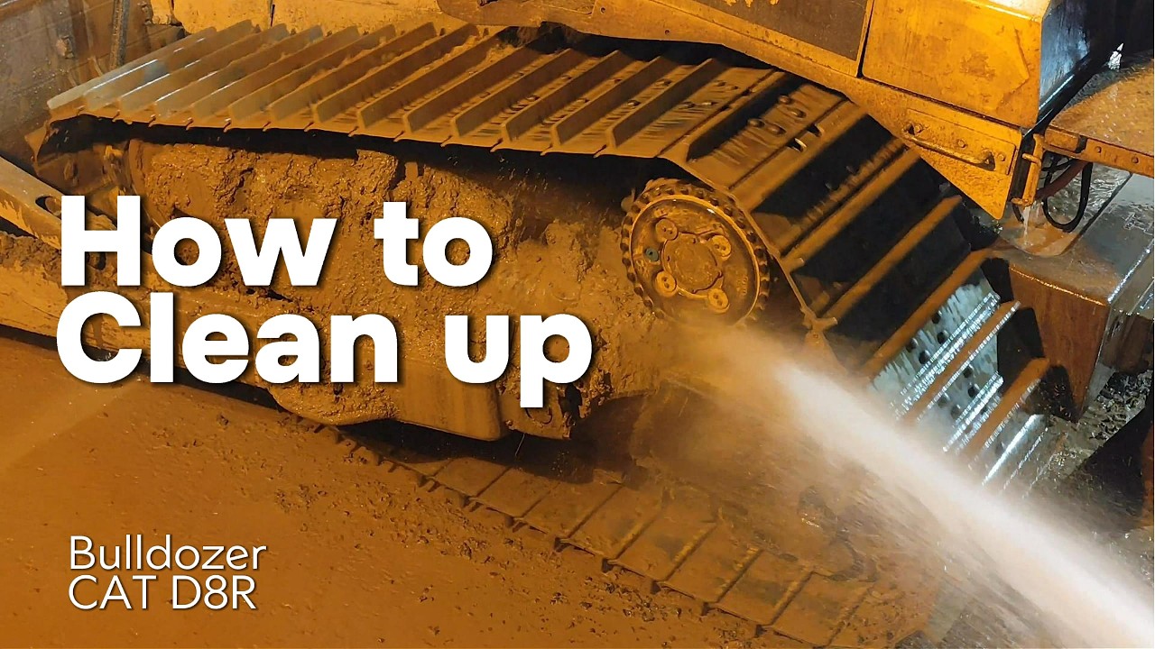 Как мыть тяжелое оборудование бульдозера CAT D8R
