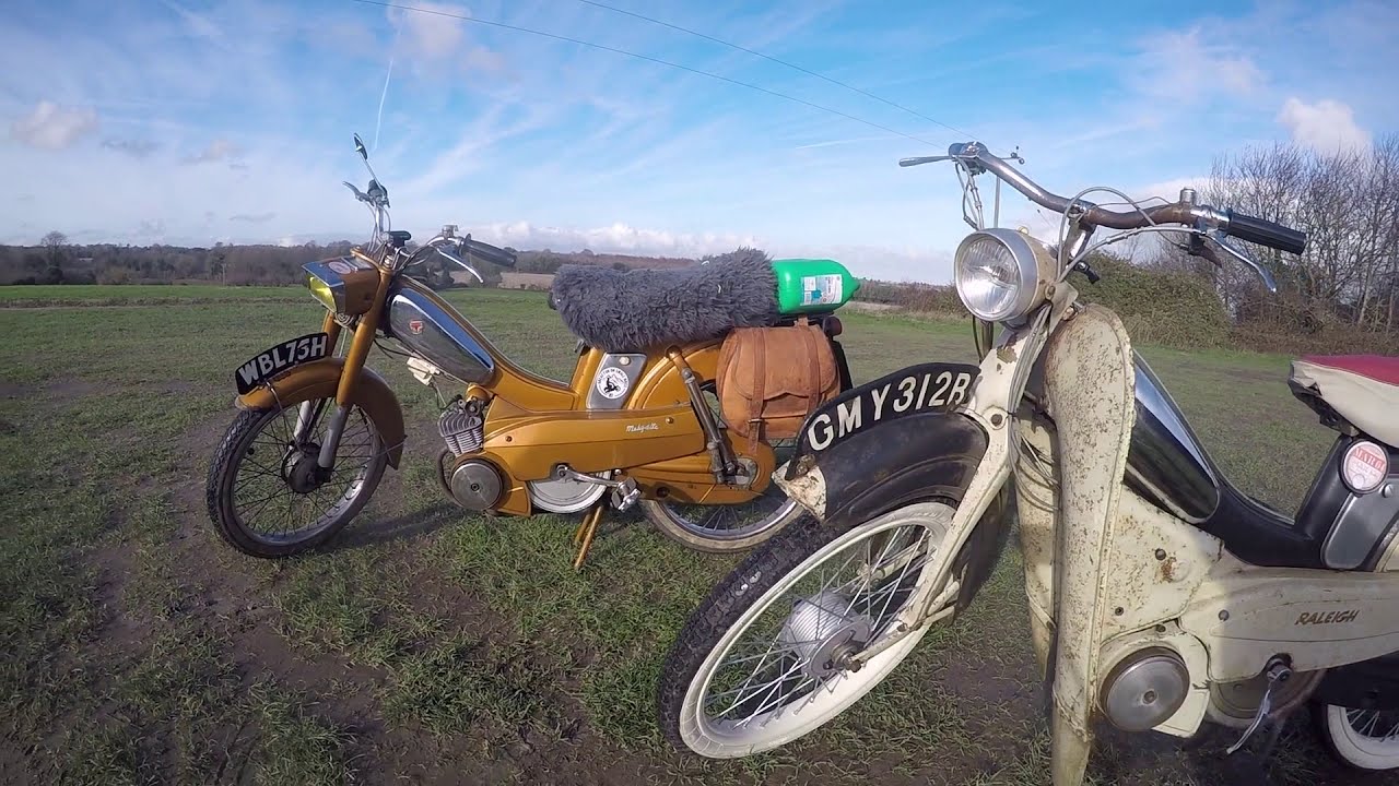 Breakfast on the mopeds