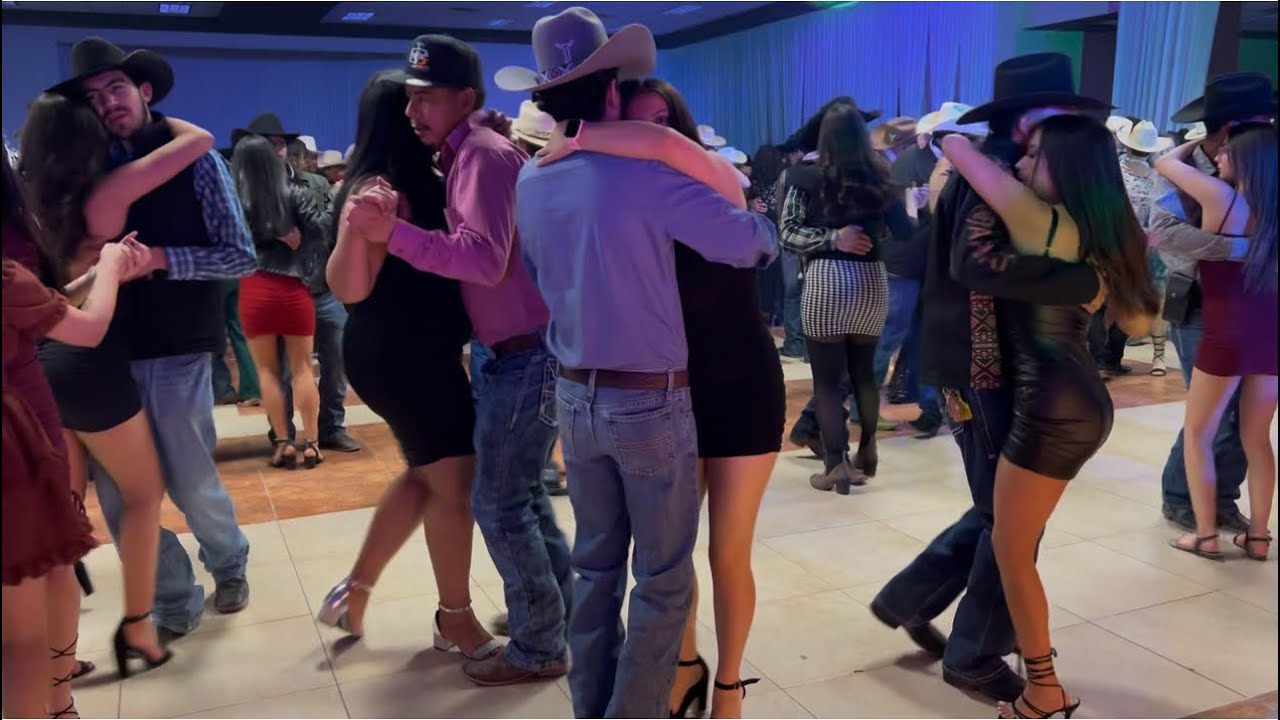 Que buen popurrí de cumbias se bailó aya por San Andrés Riva Palacio con la Kustodia Norteña