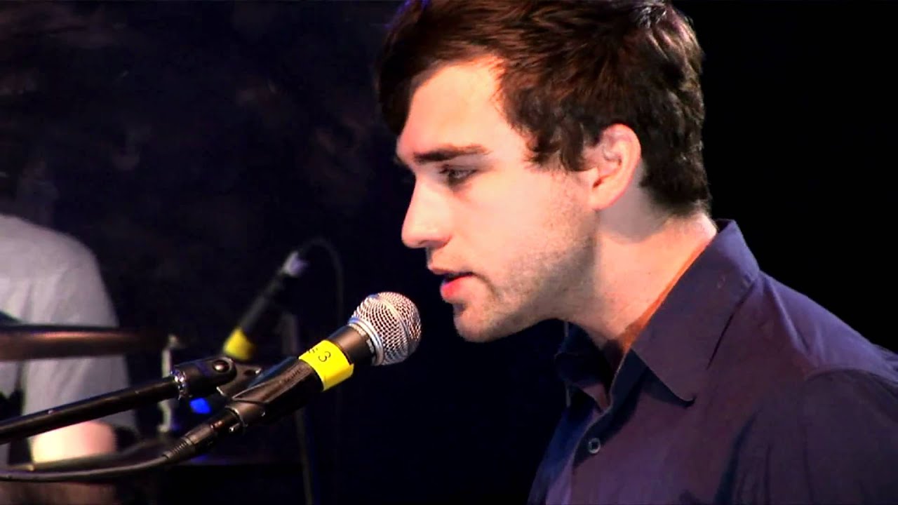 Chris Garneau - Fireflies - Live on Fearless Music HD