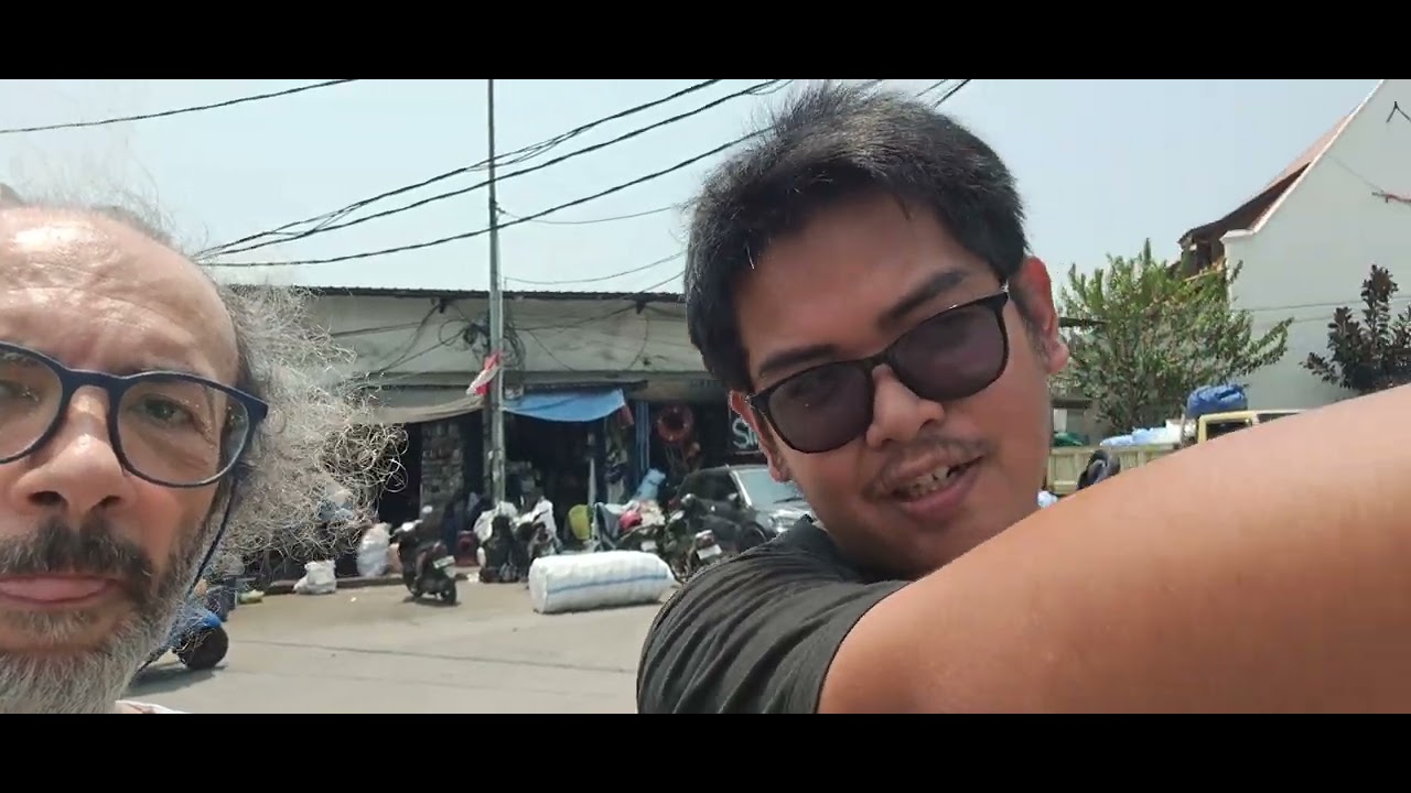 Jakarta is sinking: A witness from a local. Day 43 of my no-fly trip from Italy to Papua New Guinea
