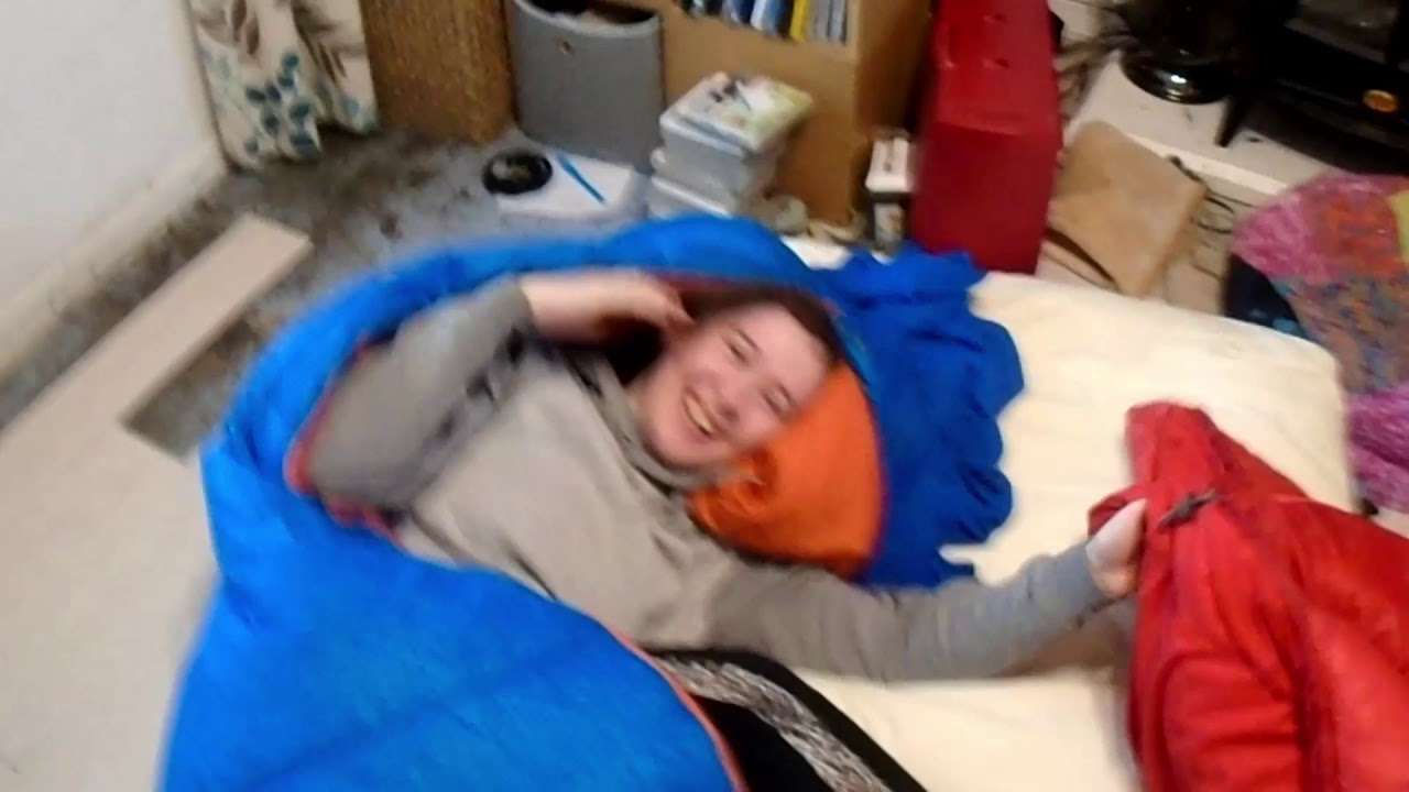 Annie sleeping bag 4- The Blob Monster #Annielife