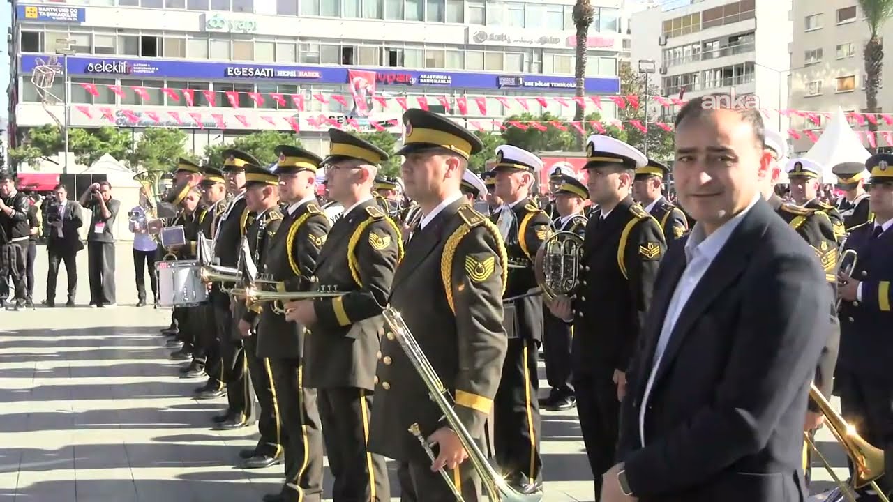 29 Ekim Cumhuriyet Bayramı dolayısıyla İzmir'de tören düzenlendi