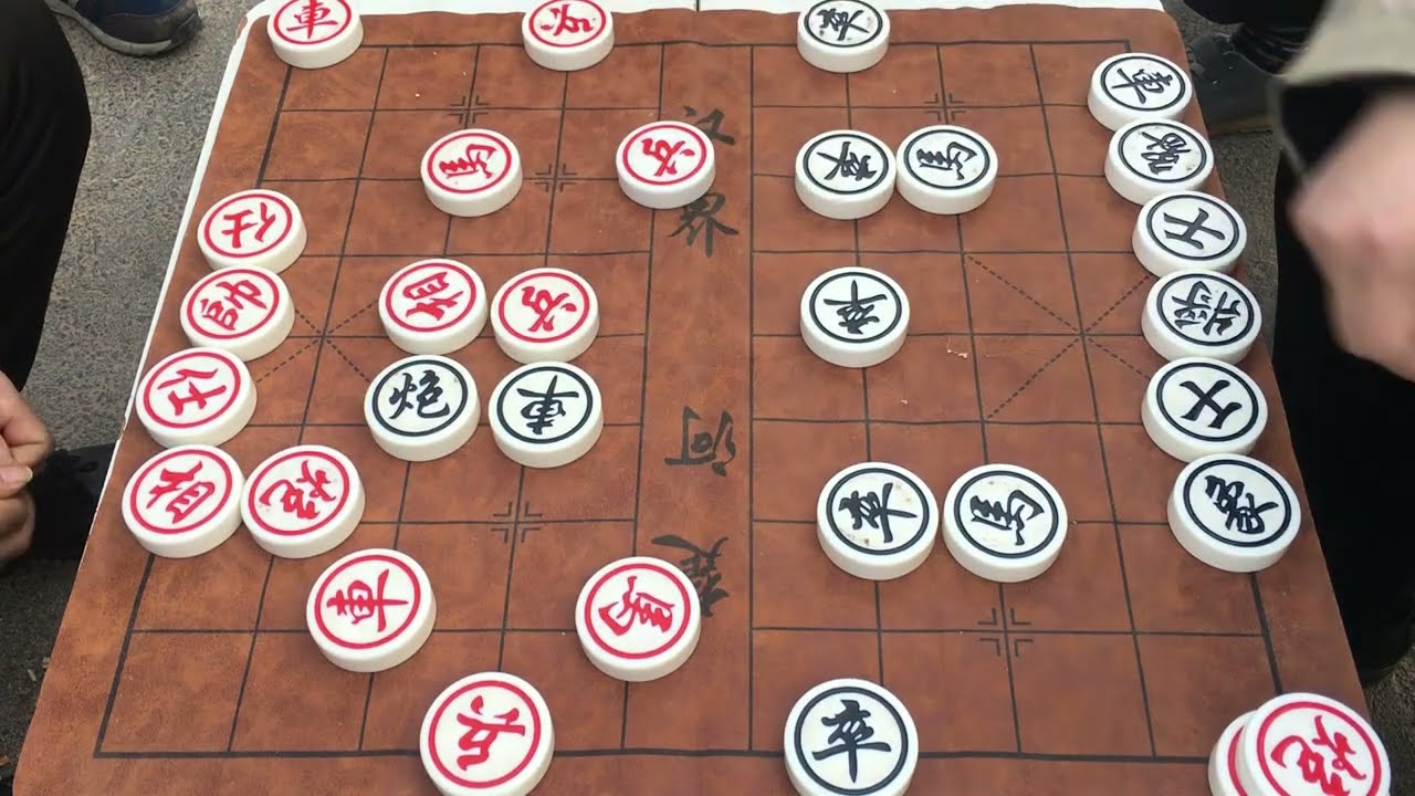 红方的这一步马跳的真要命啊，对面进退都不行，太厉害了 #公园象棋#象棋#街头象棋