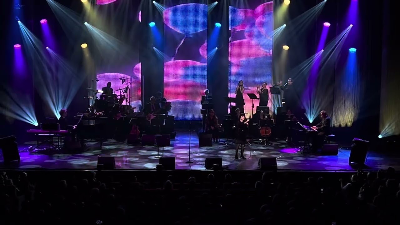 Mireille Mathieu live tours 