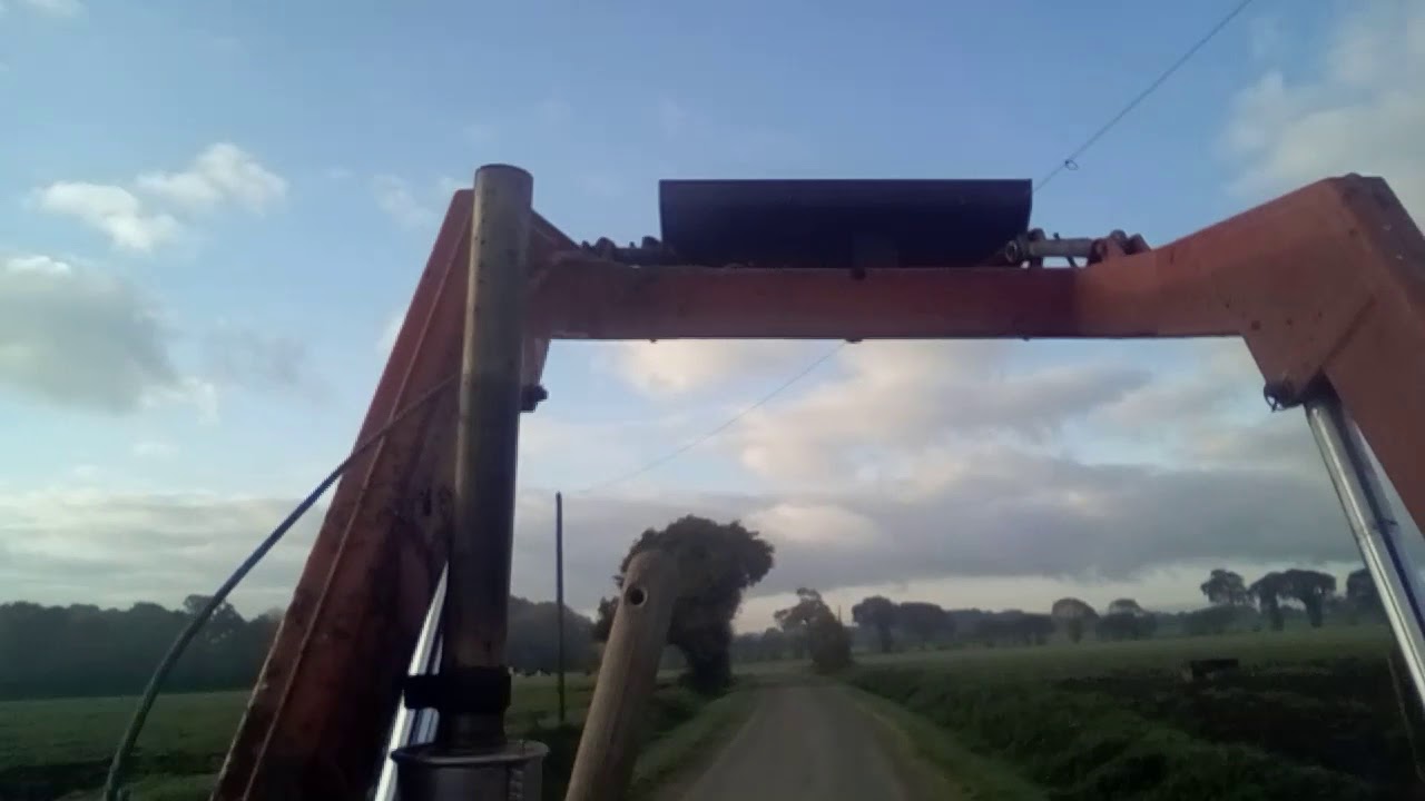 Tracteur Renault 551