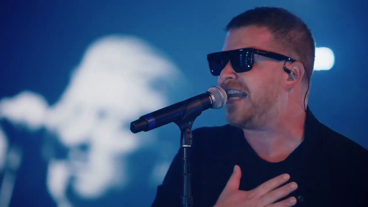 Run The Jewels - Pulling The Pin [ft. Mavis Staples and Josh Homme] (Live at Holy Calamavote)