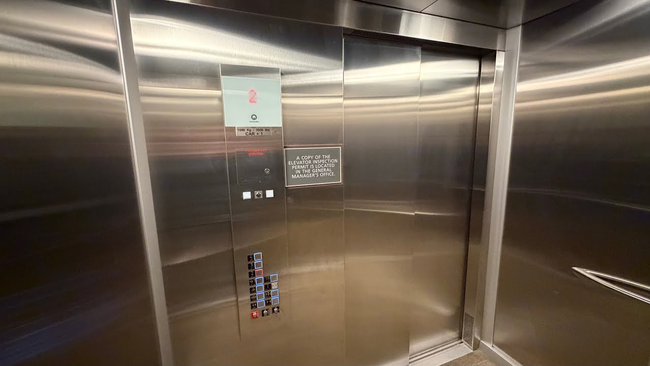 Лифты Schindler 3300 в отеле Residence Inn Middleburg Heights, Огайо