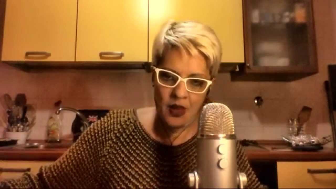 ASMR Whispering piccola lettura di una ricetta vi presento i miei gatti ita.
