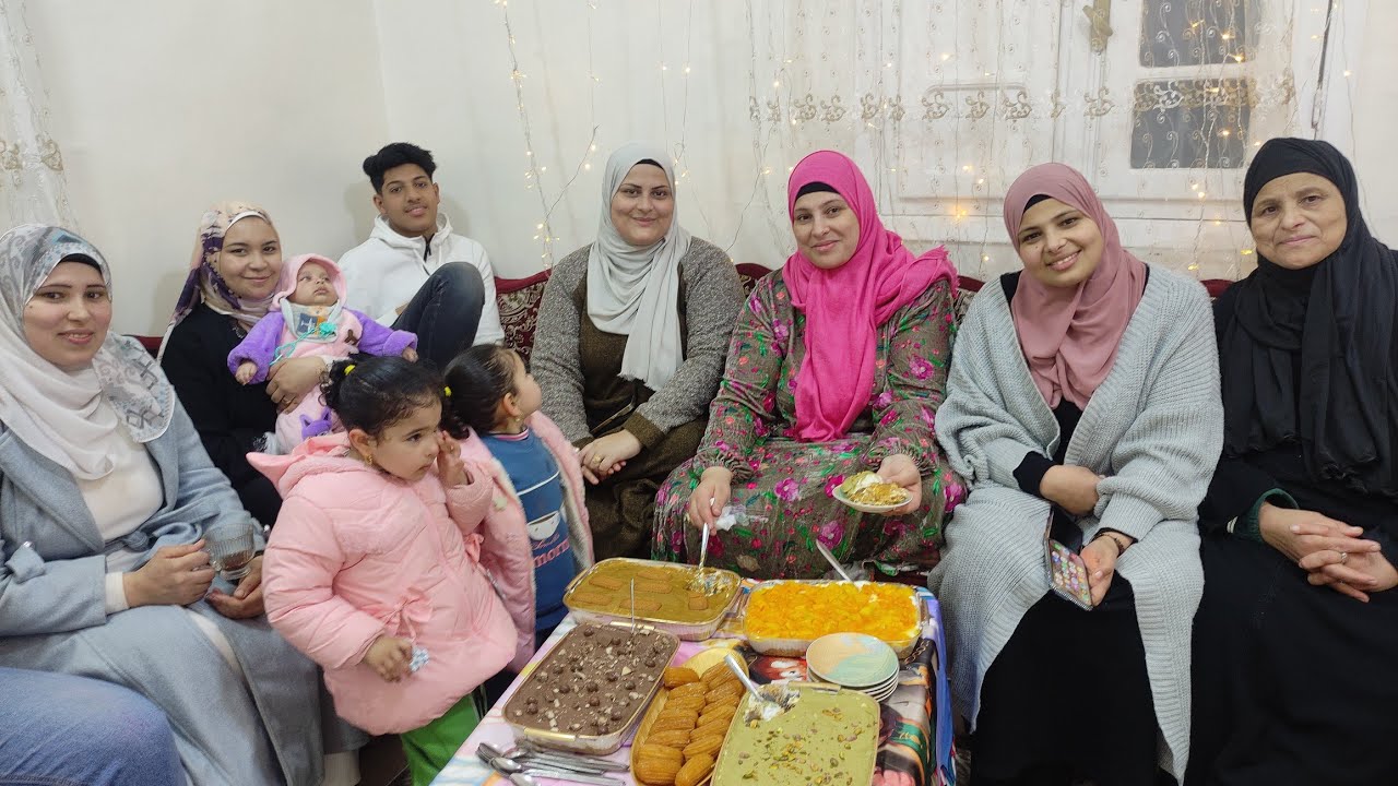لما اختى👸 الكبيرة تعزمنه❗وتجمعنا كلنا عندها✋ يبقا ولا ياولا مفيش بعد 🥰كدة جمال وأول تنيضيفات العيد🎉#