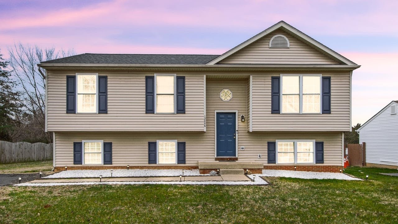 12006 Falcon Ridge Dr, Fredericksburg, VA