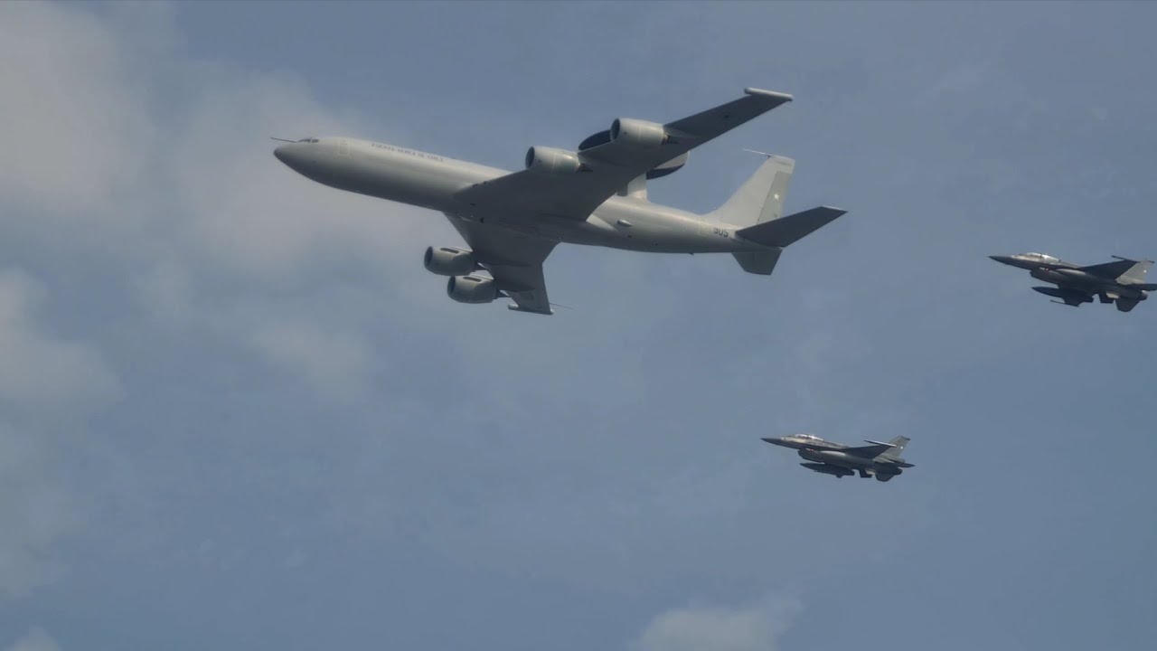 Parada Militar Chile 2022 Paso de los aviones COMPLETO
