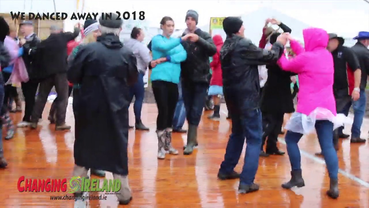 Ploughing fans-Dancing in the Rain (LONG - 2MINS)