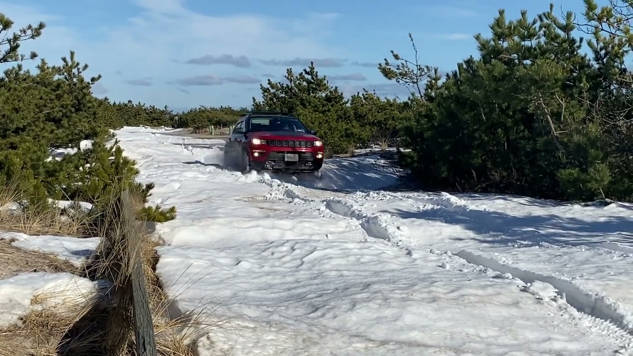 2019 Jeep Compass Driving in snow