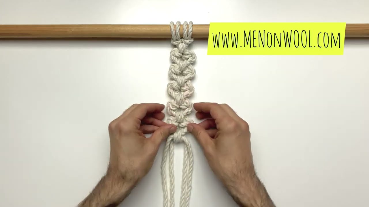MINI HEARTS KNOT 💘 . #33 . Macramé 40 Knots Library