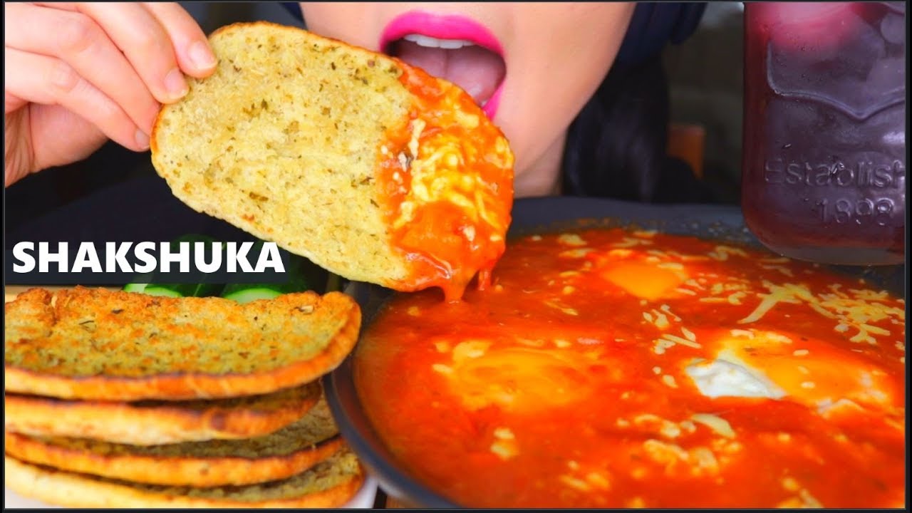 ASMR EGGS IN HELL SHAKSHUKA, CRUNCHY OLIVE BREAD, CUCUMBERS, BLACKCURRANT JUICE, TELUR 咀嚼音 | 먹방