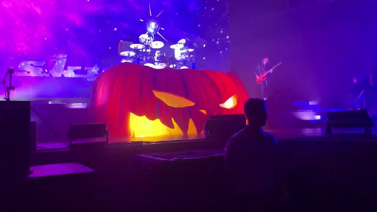 Helloween Intro/SKYFALL Stuttgart Schleyerhalle 16.09.2022