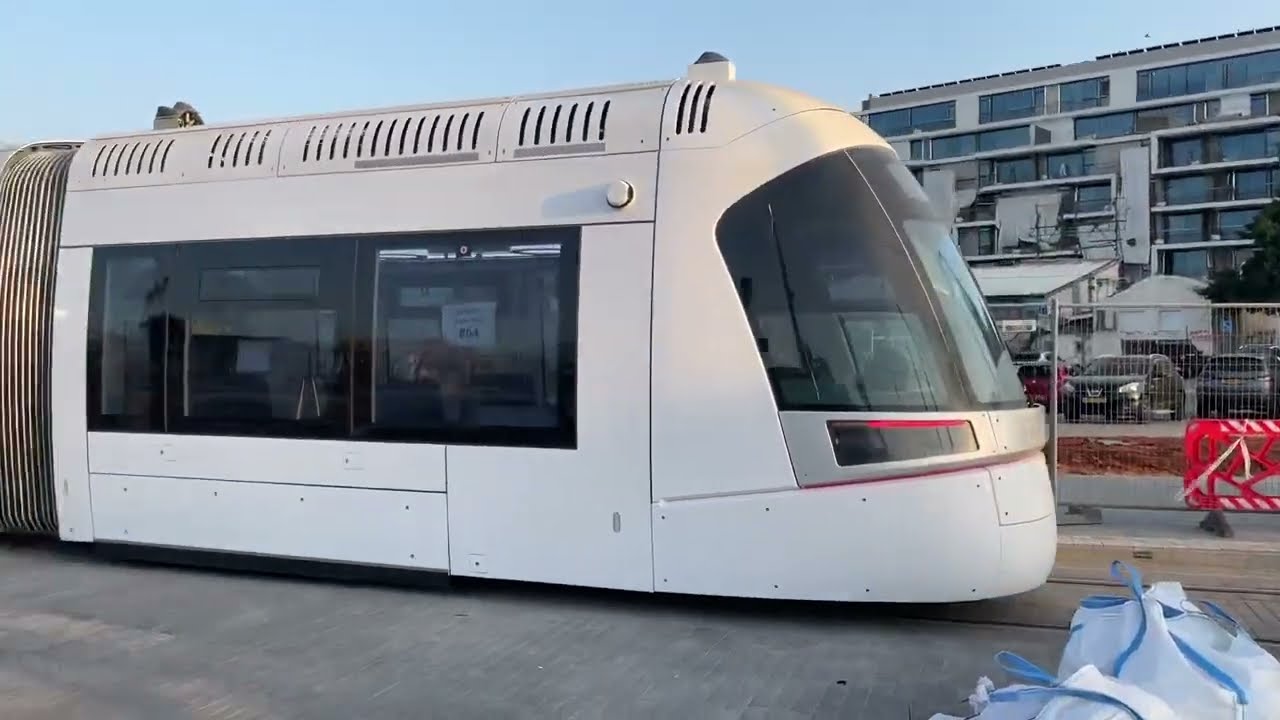 הרכבת הקלה (דנקל) ביציאה מהמנהרה בשדרות ירושלים תל אביב | new light rail test run in TLV