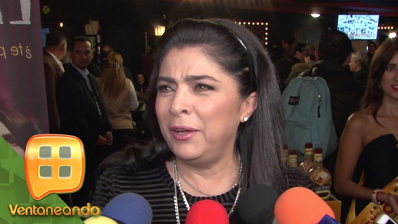 Victoria Ruffo confiesa que cuando intentó hacer una cena de Navidad ¡el resultado fue desastroso!