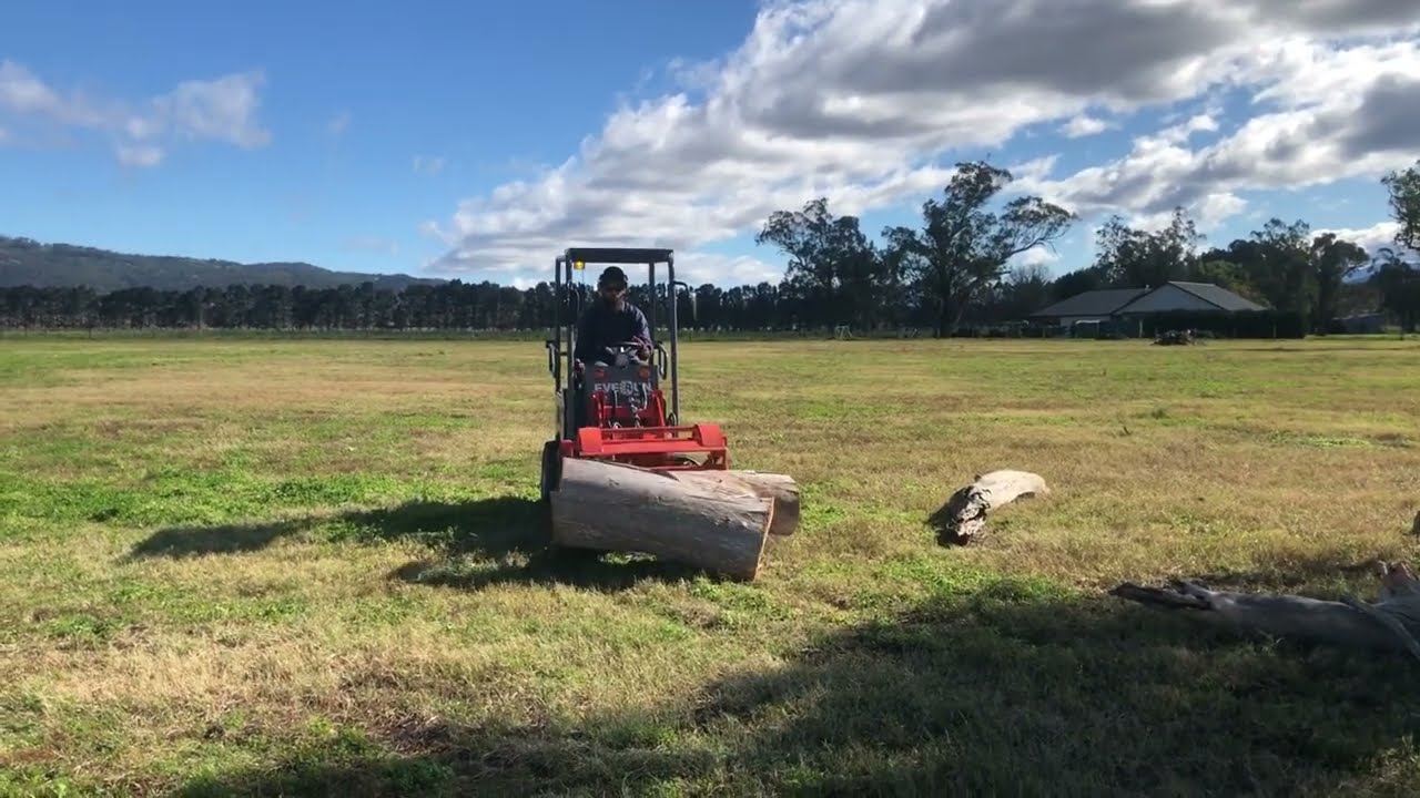 Everun Electric Loader, BIG log grabbing and stacking