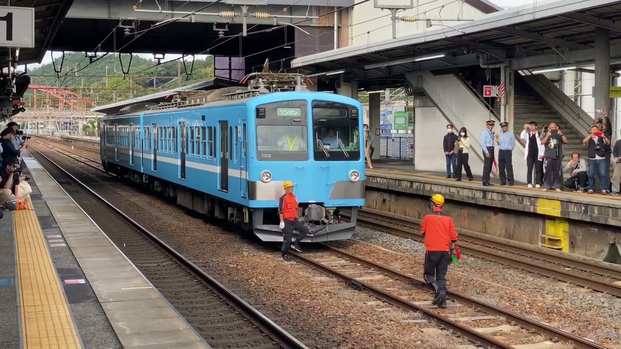 JR西日本彦根駅にて。近江鉄道車両の甲種輸送準備風景。　DE10形と近江鉄道車両との連結。