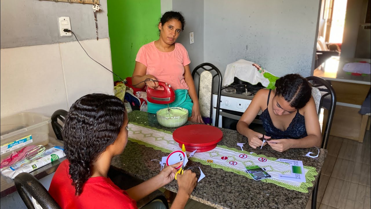 ANGELINA ISABELA E MAECIA PREPARANDO BOLO PRO ANIVERSÁRIO DO JACKSON DO SERTÃO 