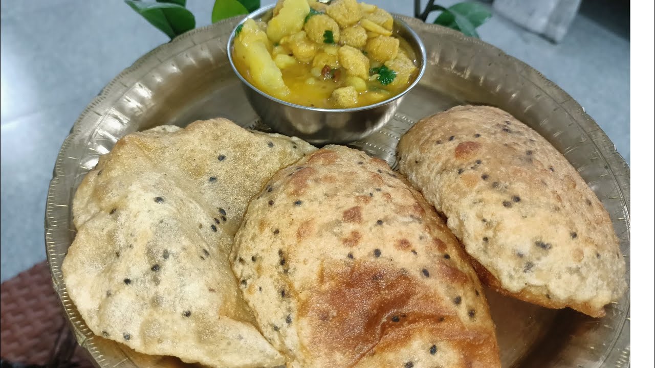Puris with black sesame and simple aloo nutrela curry at home 🏡/Simple cooking videos 🙏