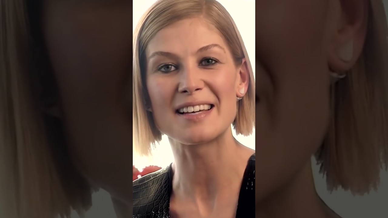 Rosamund Pike speaks French and German | Star Fun Facts #rosamundpike #celebrity #shorts