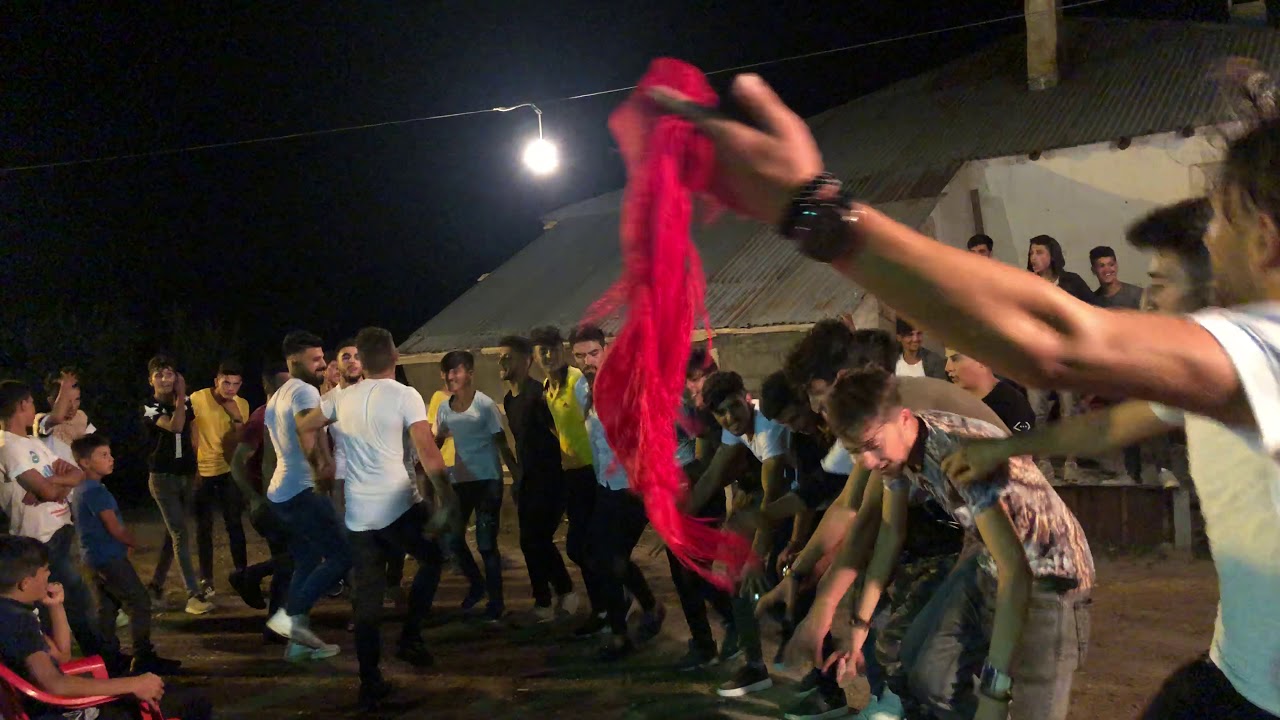 Gençlerin Coşkulu Halayı ( Erşat Köyü )