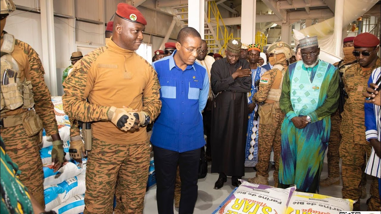 Le Capitaine Ibrahim Traoré inaugure une usine spécialisée dans la production de farine de blé
