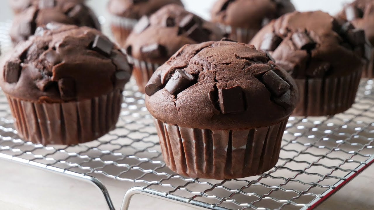 Schokomuffins Backen (Rezept) || Baking Chocolate Muffins (Recipe) || [ENG SUBS]