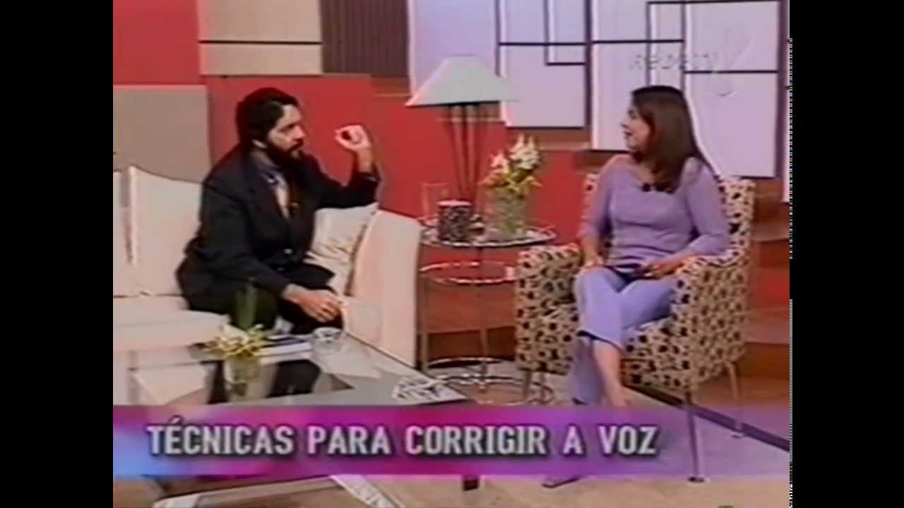 Simon Wajntraub ensina técnicas para mudar a voz no Programa Elas - Parte 1 de 3