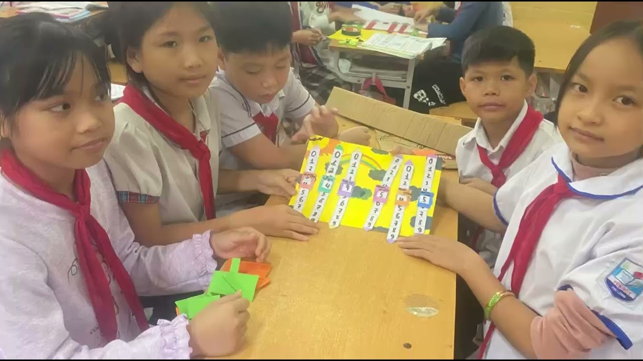 Bài học STEM: Dụng cụ học số thập phân ( Lớp 5D )