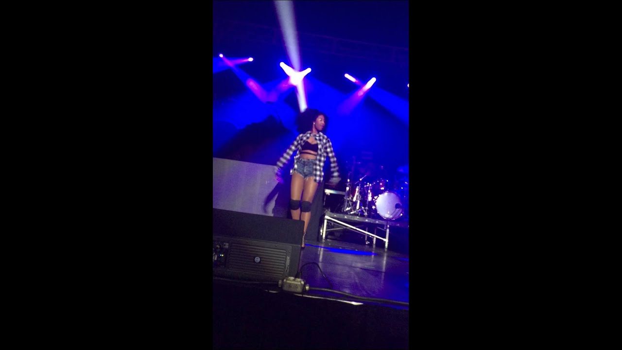 August Alsina performing Numb