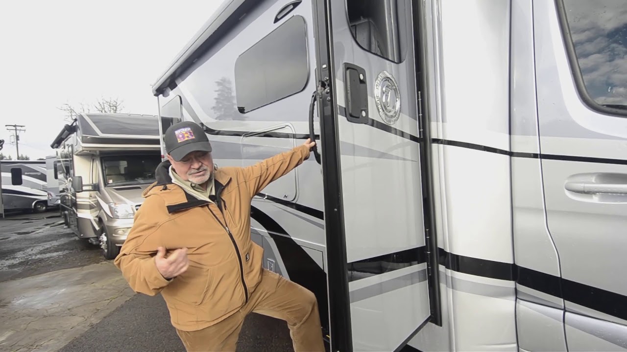 The RV Corral 2020 Tiffin Wayfarer 25LW Stock # NC721