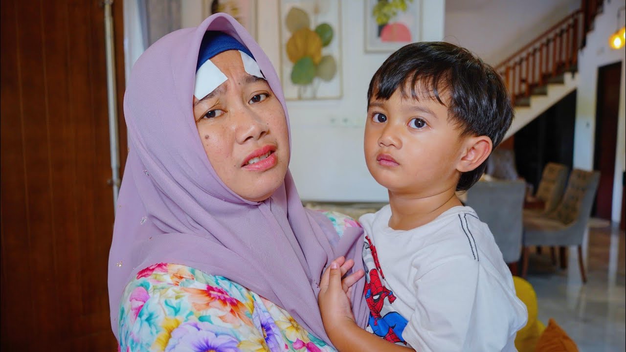 MAMAH SAKIT MERIANG 🤕 AZAM ANTERIN MAMAH BELI OBAT