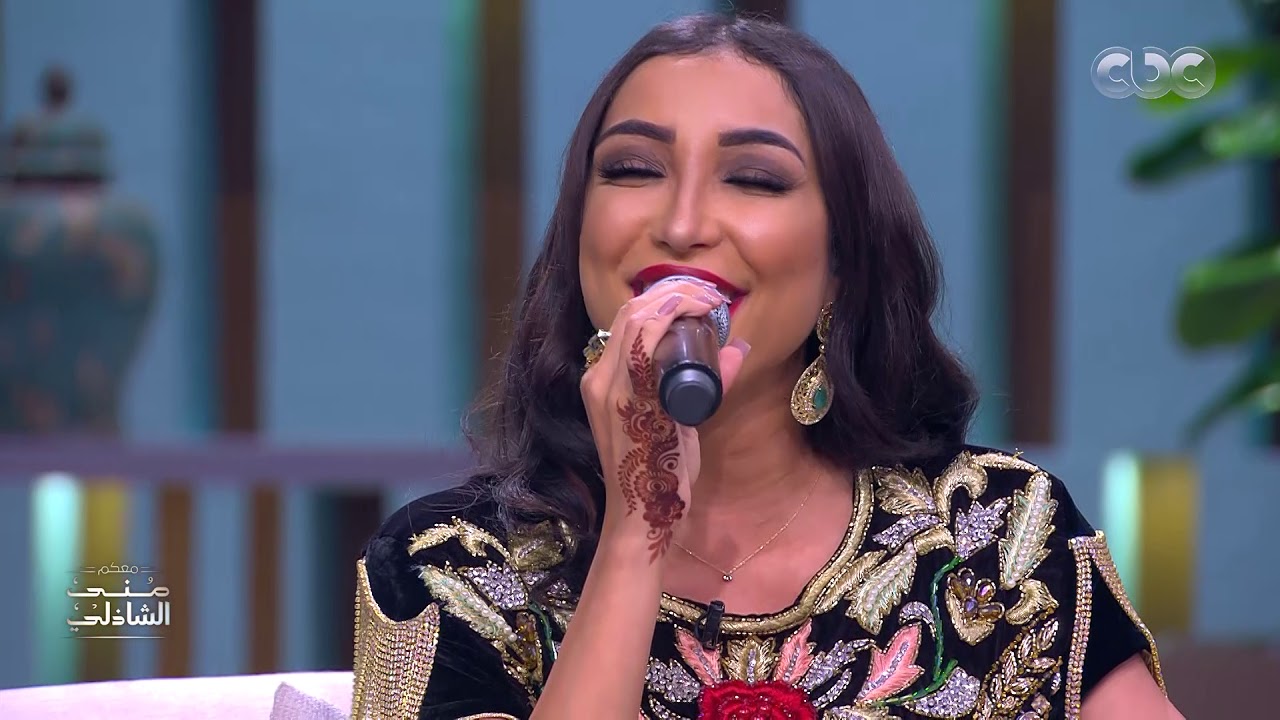 يوم ورا يوم.. دنيا بطمة تقلد سميرة سعيد مع منى الشاذلي