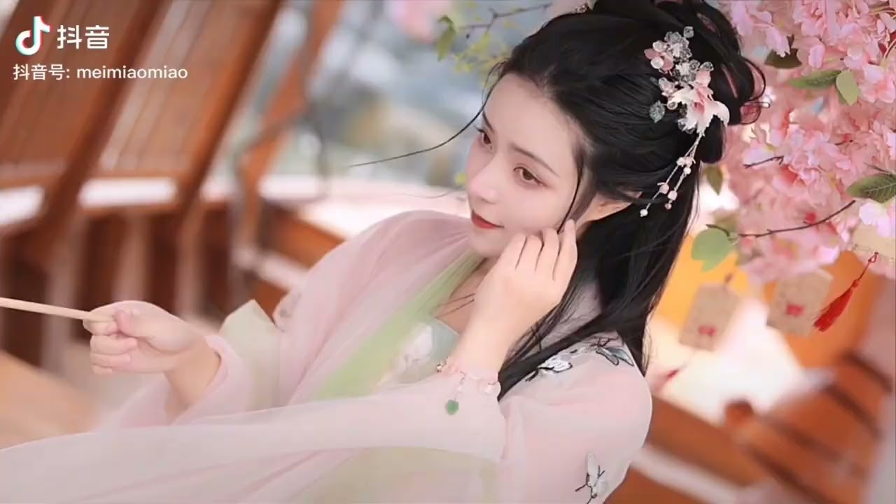 海市屋楼``'So calm down`' เพลงจีนมาแรง[China TikTok song] - 许蓝心