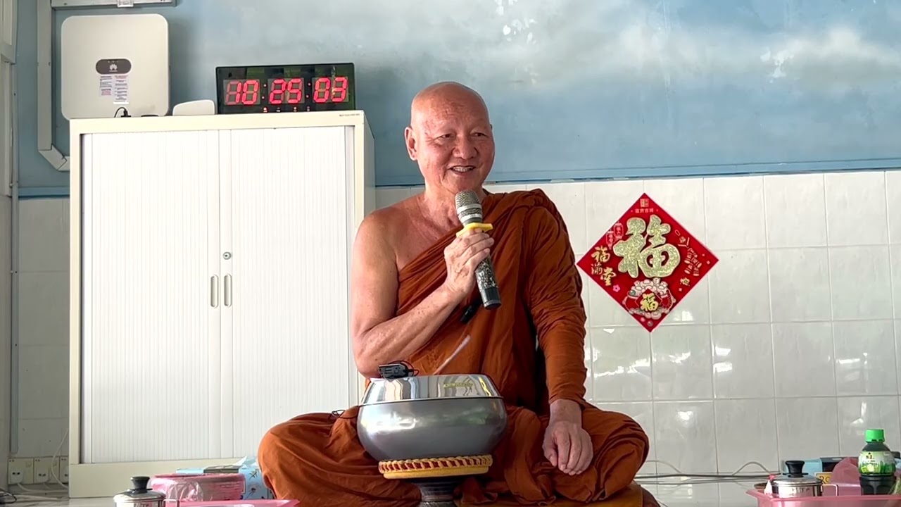 Ajahn Jutipanno 【佛法开示】慧光尊者 | 什么是正命 , 阿彌陀佛是釋迦牟尼佛吗 , 如何知道有没有正得初果, 如何看得出在家人是阿罗汉, 佛日受持八戒会比平时疏胜吗？