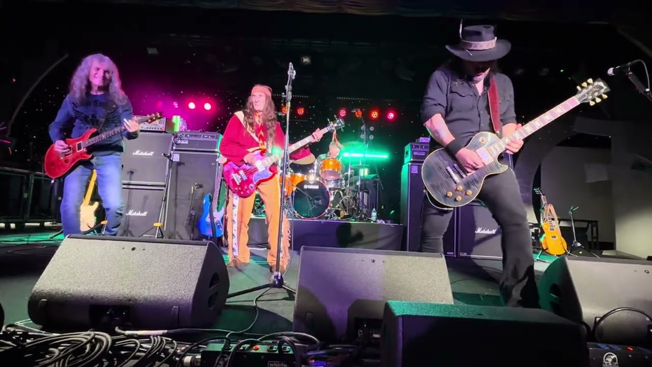 TWO WOLF - Train Train - Rock Legends Cruise XIII